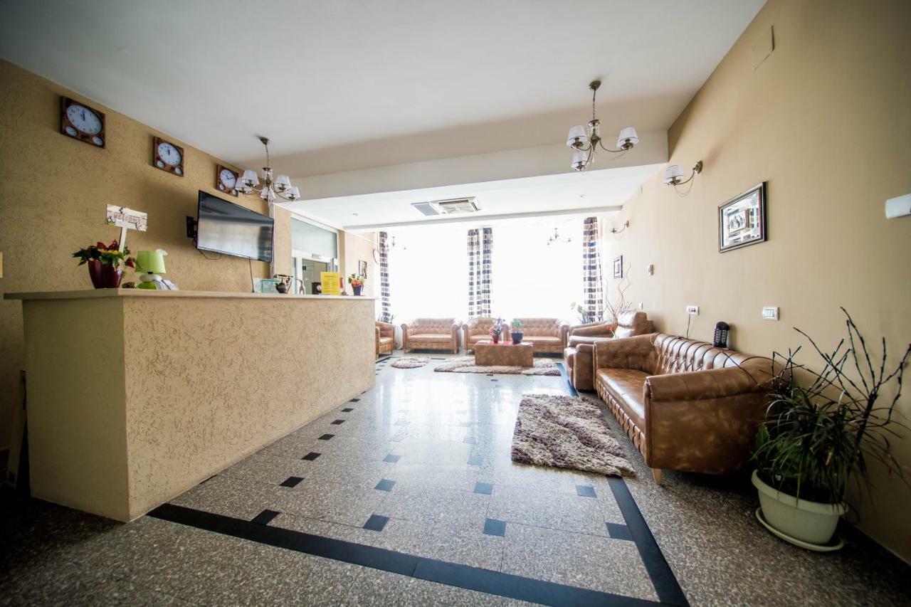 Hotel Darosy Arad Buitenkant foto