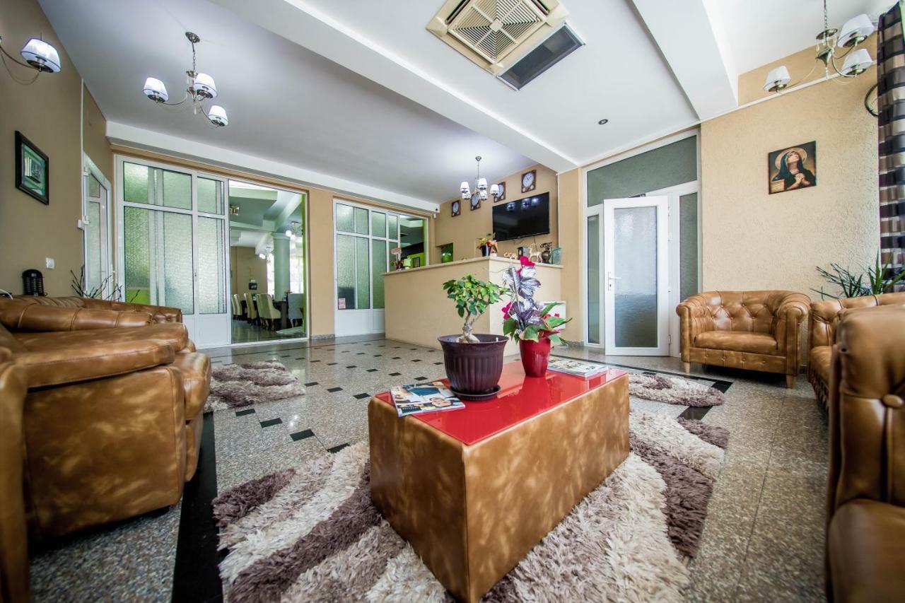 Hotel Darosy Arad Buitenkant foto