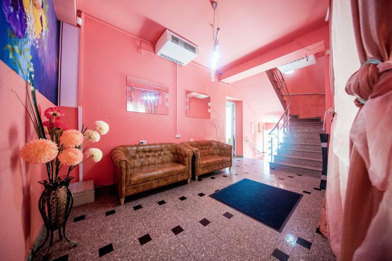 Hotel Darosy Arad Buitenkant foto