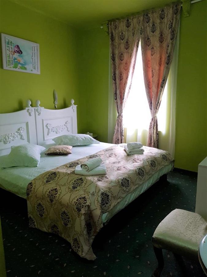 Hotel Darosy Arad Buitenkant foto