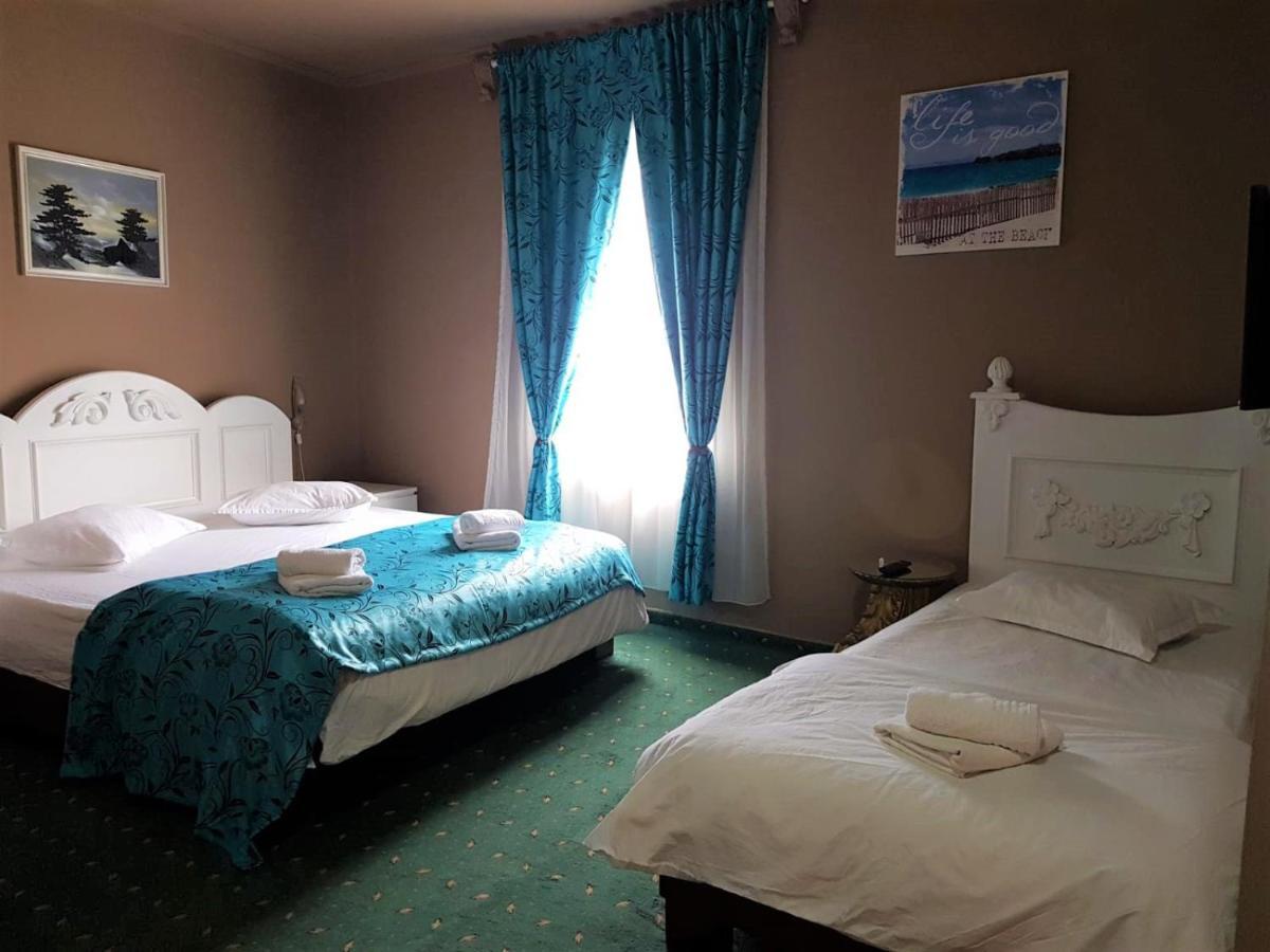Hotel Darosy Arad Buitenkant foto
